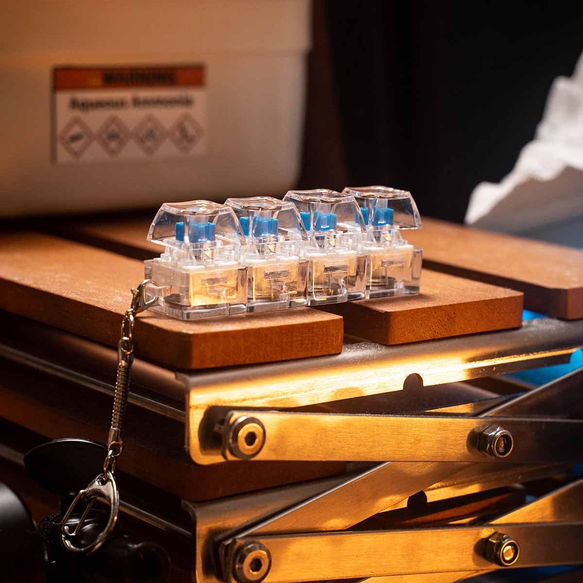 2 Pcs Keyboard Fidget Toy for Adults Fidget Keyboard Clicker Toys with LED Lights Keychain Stress Relief for Anxiety Decompression (Black and White)